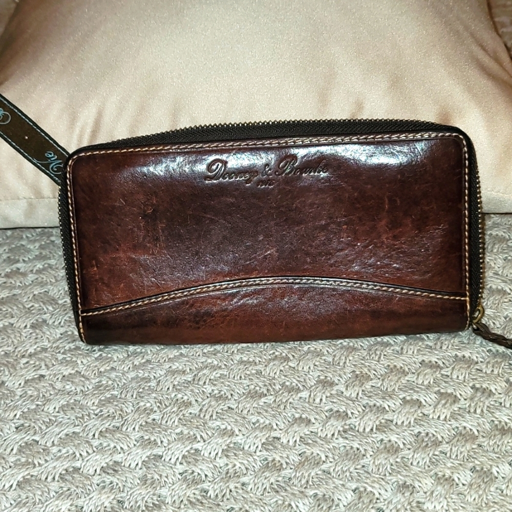 Dooney & Bourke Florentine Vachetta Zip Around Wallet in Chestnut